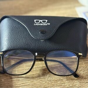 LadyBoss™ Blue Light Eyeglasses – Black Frames with Case